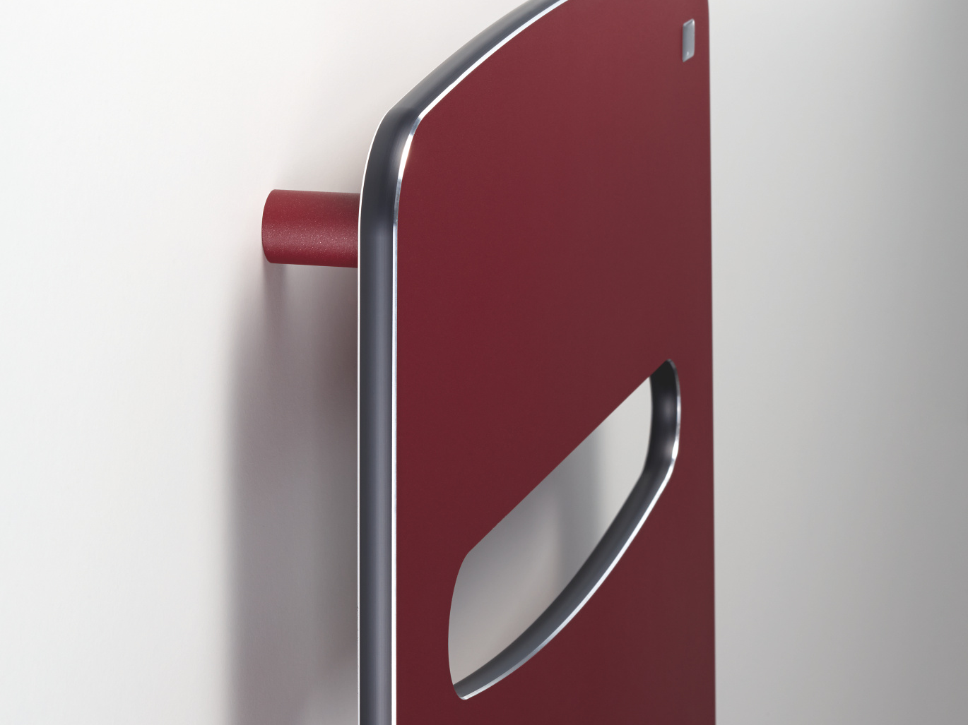 Focus Zehnder Vitalo Spa Decorative radiator Side view