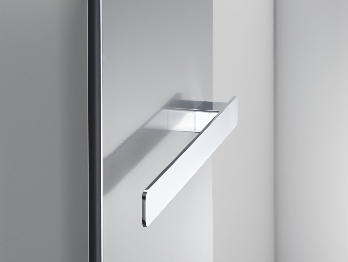 Zehnder_RAD_Vitalo-Bar_black_towel bar Focus Zehnder Vitalo Bar Decorative radiator Side view