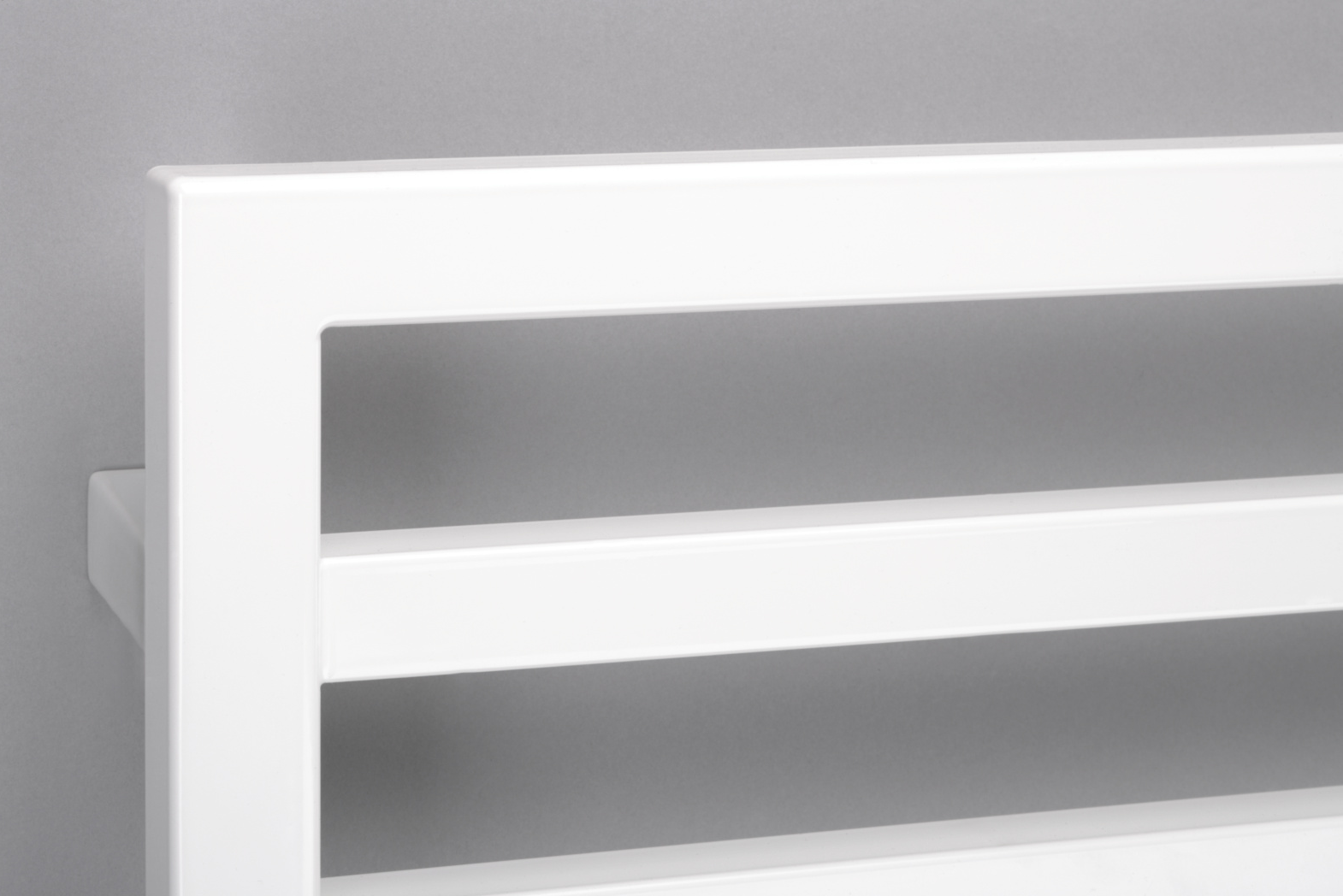 Cut-Out Zehnder Quaro Decorative radiator Side view