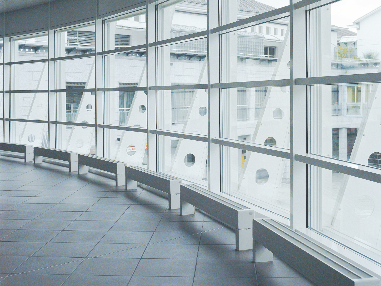 Rendering Radiavector Bench Decorative radiator Side view