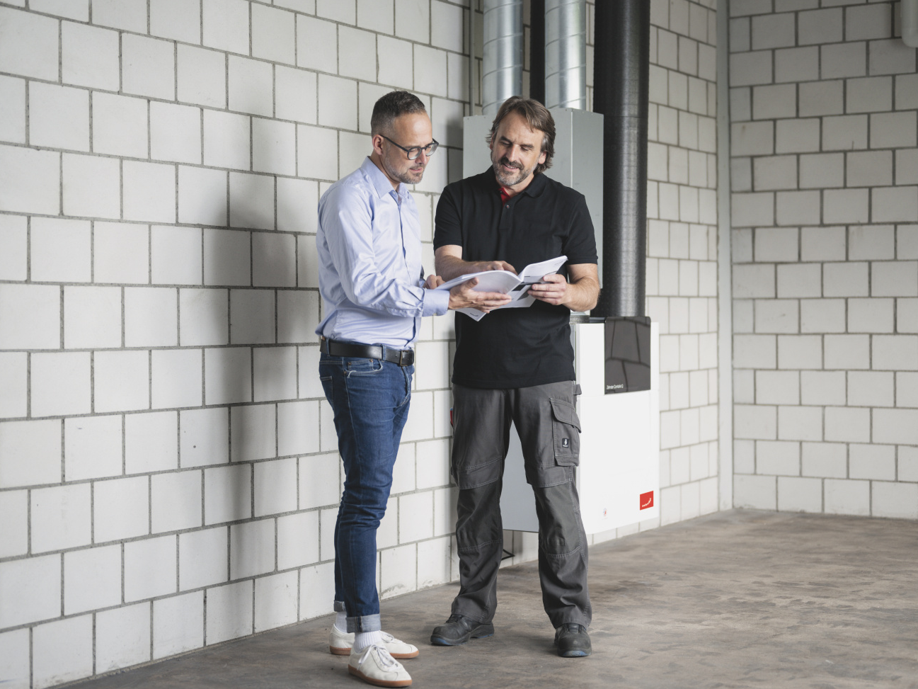 Zehnder_Installershooting_CAQ_1682_retouching CA Q, comfo Air Q, Installer, Shooting, people, basement, technical room,