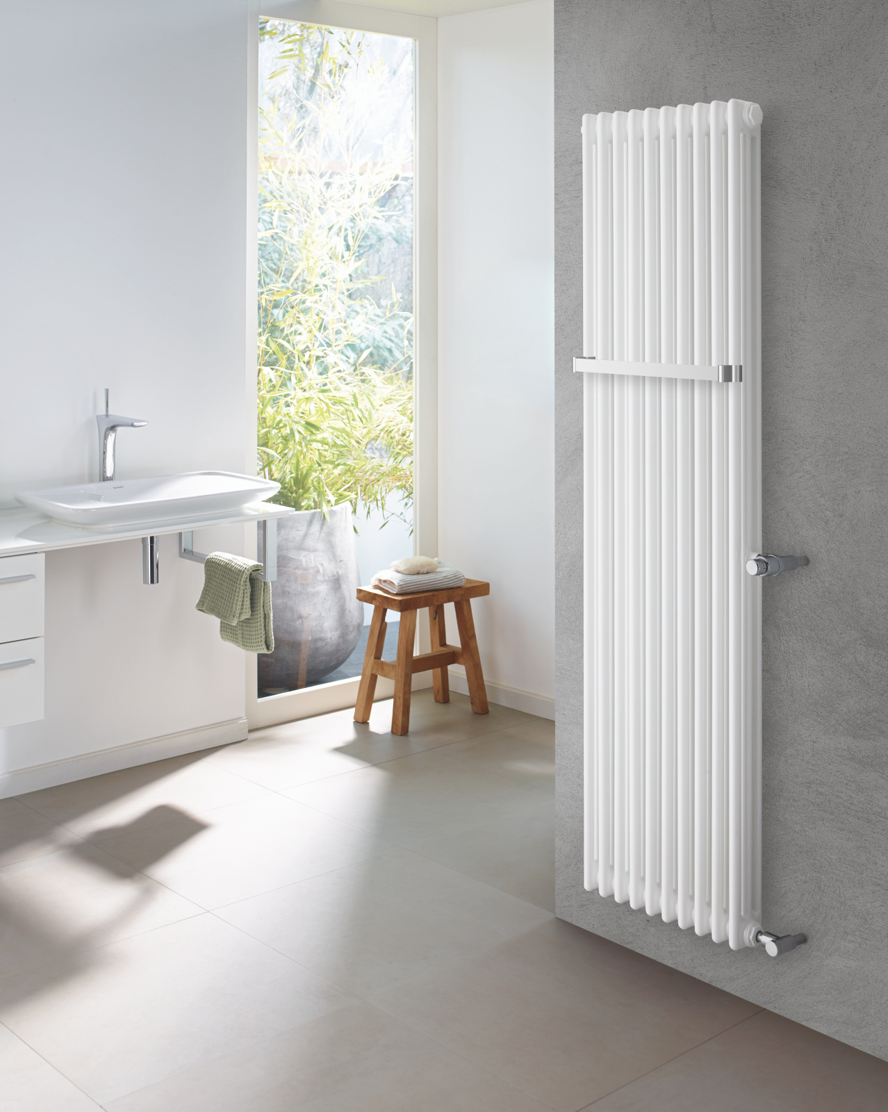 Rendering Zehnder Charleston Bar Decorative radiator Side view