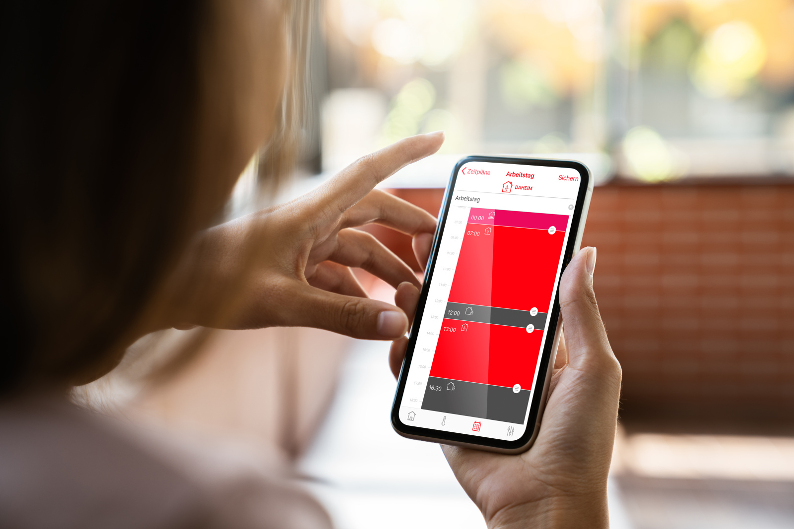 Zehnder_RAD_ConnectApp_01 mock up, phone, in hand, connect App, people, woman,