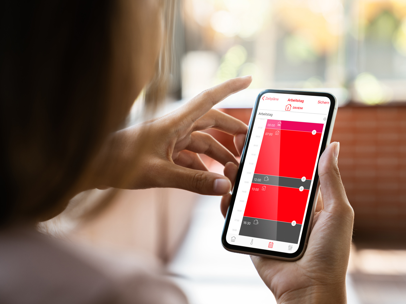 Zehnder_RAD_ConnectApp_01 mock up, phone, in hand, connect App, people, woman,