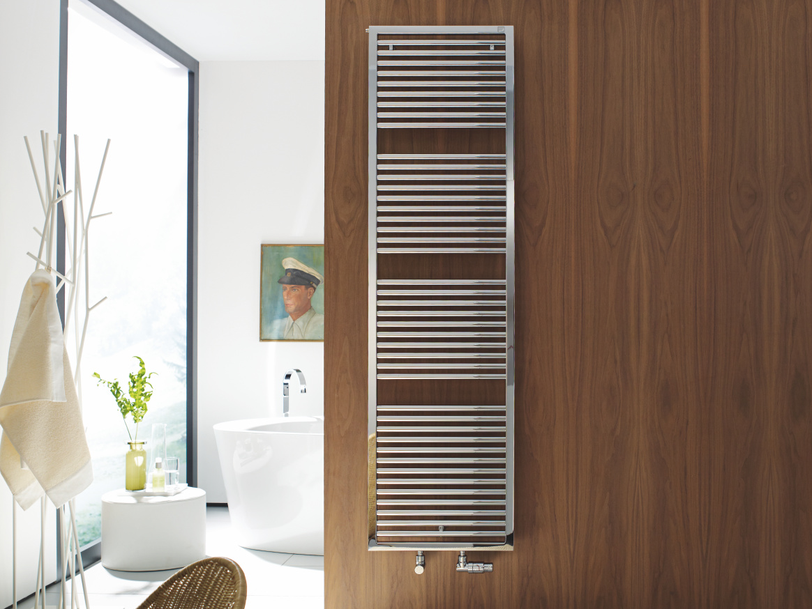Zehnder_RAD_Universal-HY_1800_chrome_bath3_spa_2 Rendering Zehnder Universal Decorative radiator Front view