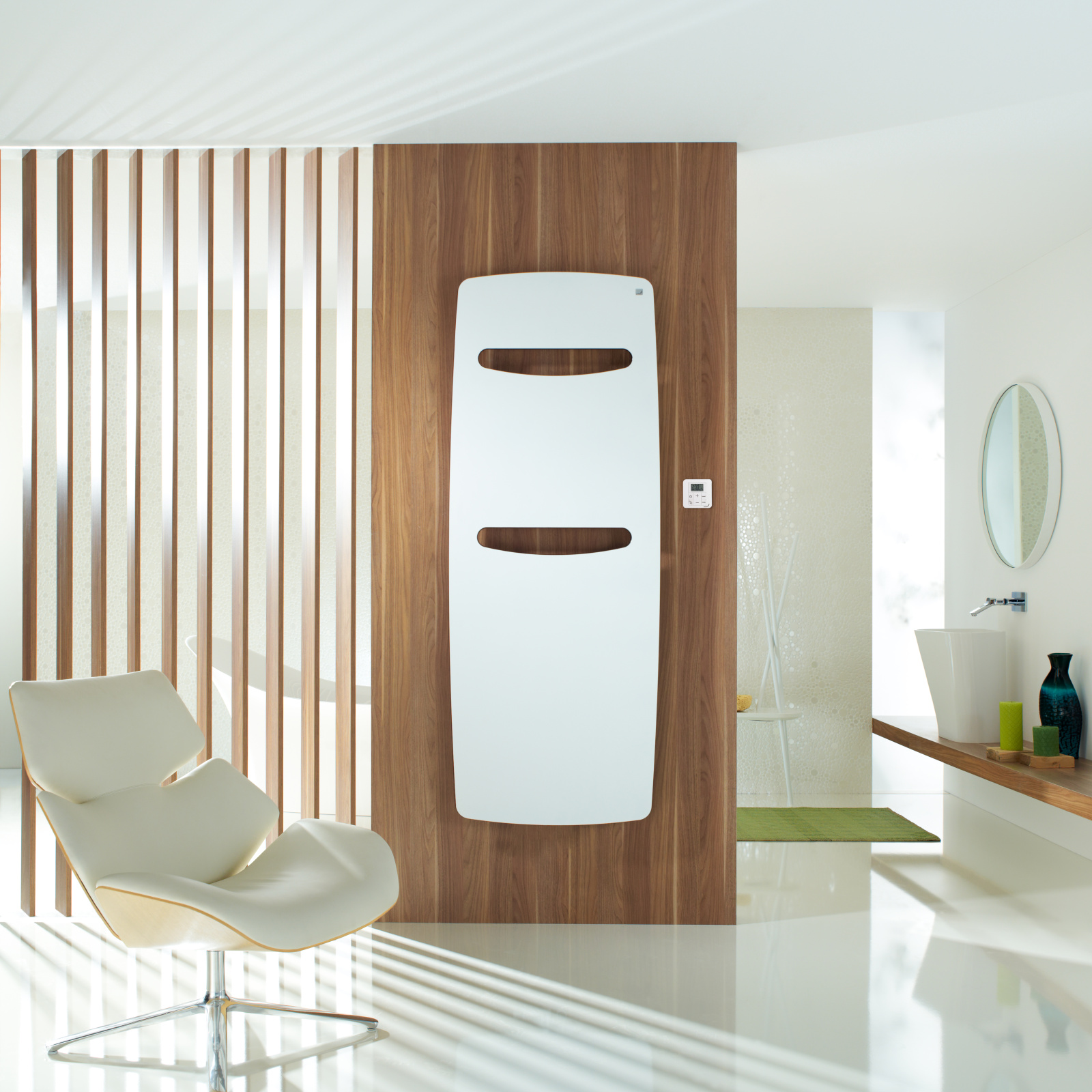 Zehnder_RAD_Vitalo-Spa-EL_RACY_Bathroom_Chair_print+web Cut-Out Zehnder Vitalo Spa Decorative radiator