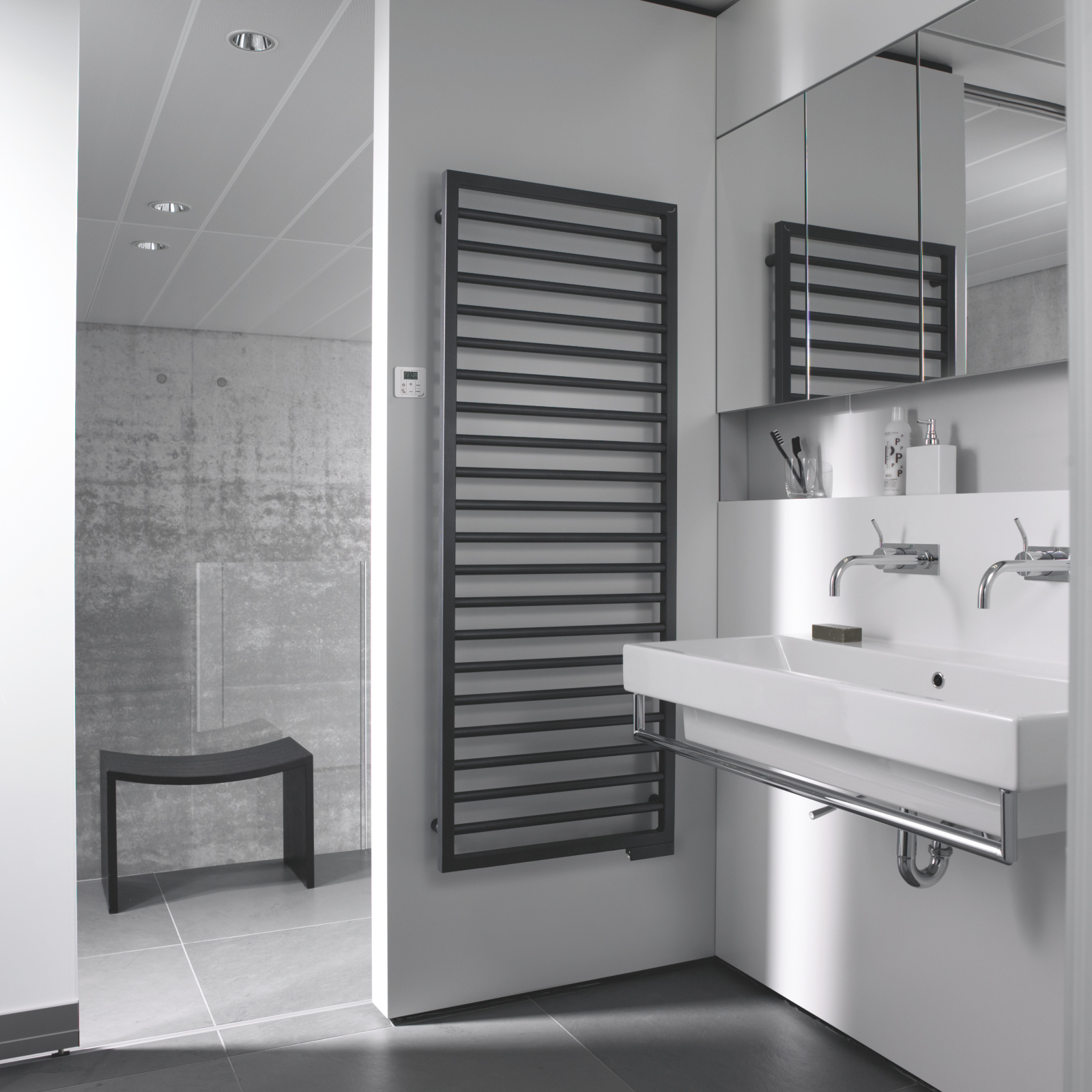Zehnder_RAD_Subway-EL_RACY-S_bathroom_volcanic_print+web Cut-Out Decorative radiator